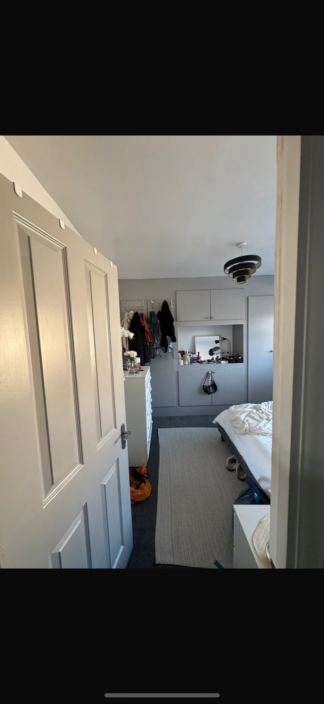 🌿 Big Double Room with huge built in wardrobes 🌿  Main Photo