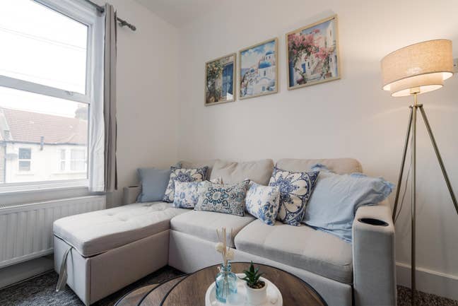 Short term stay | Near Stratford | 2 bed apartment Main Photo