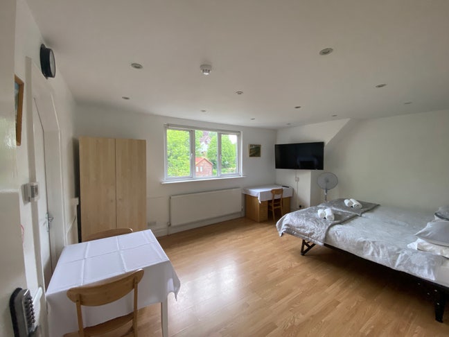 Spacious, quiet double room  Main Photo