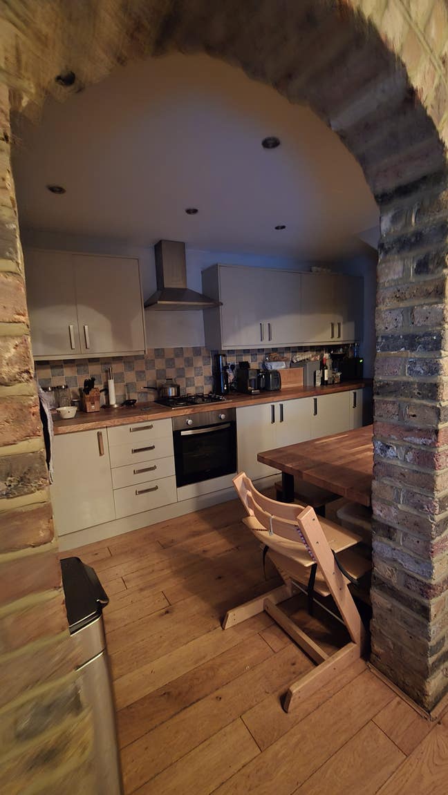 Family looking for a flatmate  Main Photo