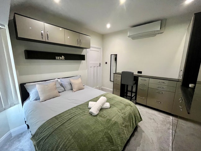 Large Double Rooms with cleaner Main Photo