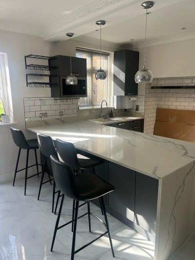 Stunning 2 Bed house Spare Room Available Main Photo