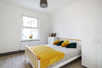 🌸 Beautiful Double Room 5 mins to Tube Main Photo