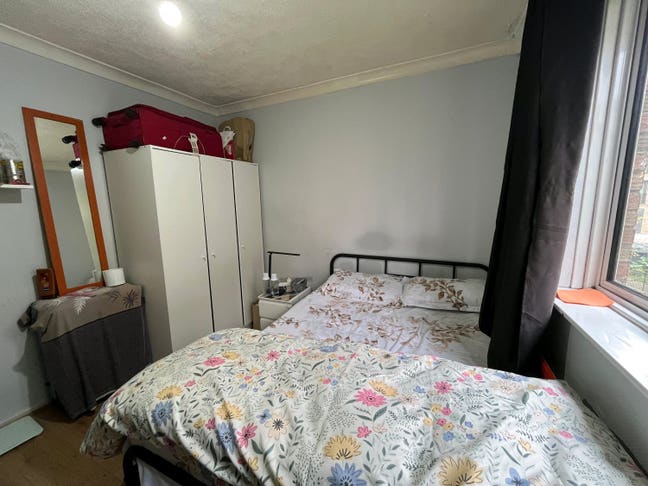 Hi! I’m looking for a female to sublet my room Main Photo