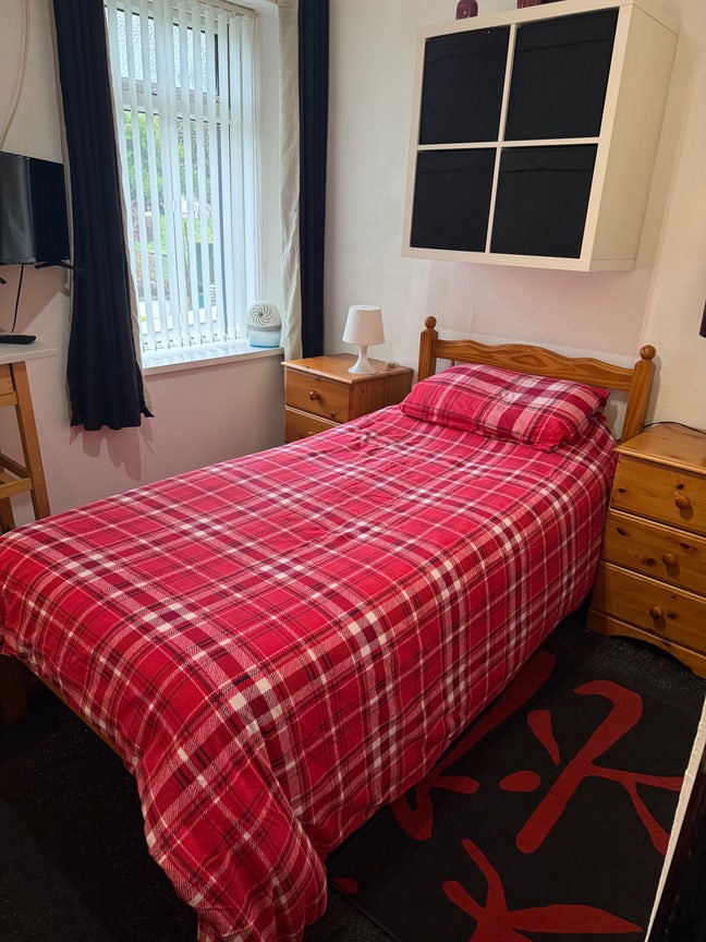 Single furnished room  Main Photo