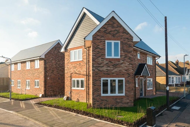 1 double bedroom available to rent Main Photo