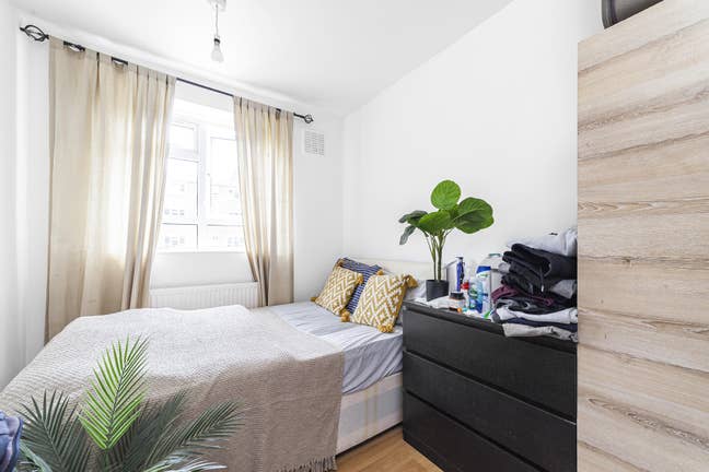 Cheapest room near tube station. Southfields ASAP Main Photo