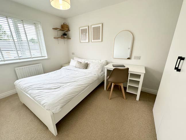 Modern Double Bedroom in a Perfect Location Main Photo