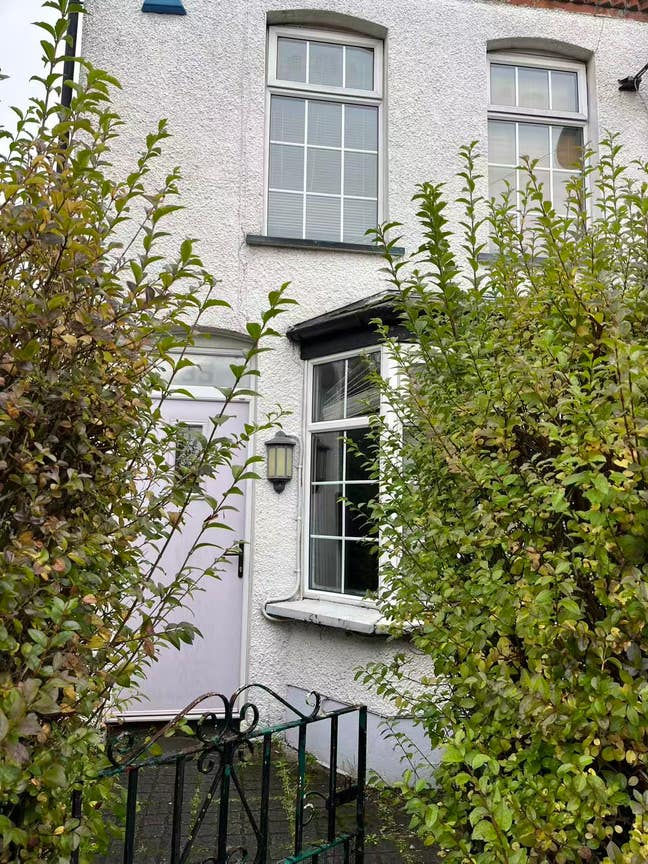 Spacious Bright Queen's University Single Room  Main Photo