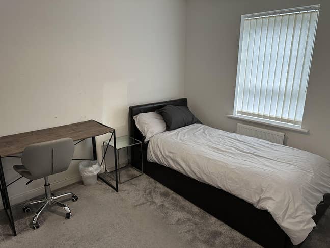 Quiet Room with Own Bathroom – Monday–Friday Let Main Photo