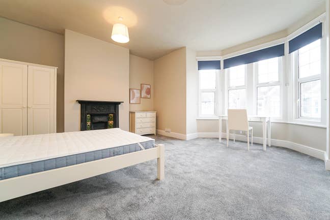 Very Large en suite room. All bills included.  Main Photo