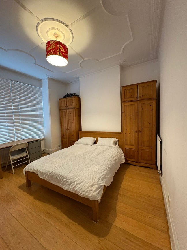 One large room to let! Main Photo