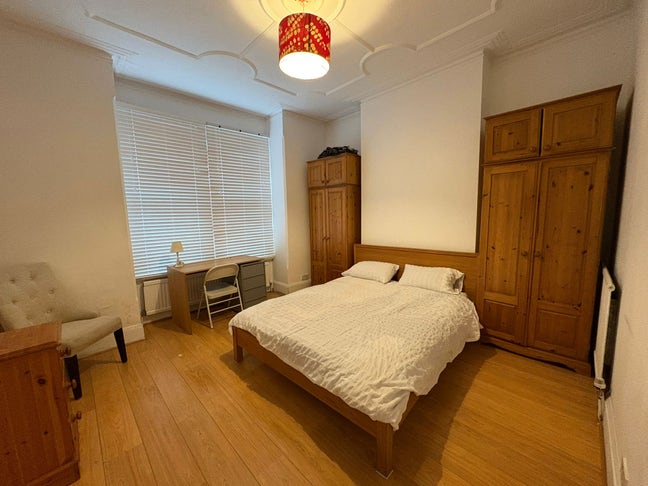 One large room and a double room to let  Main Photo