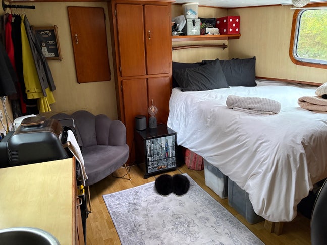 Weybridge - 1Br with Ensuite & Kitchenette Main Photo