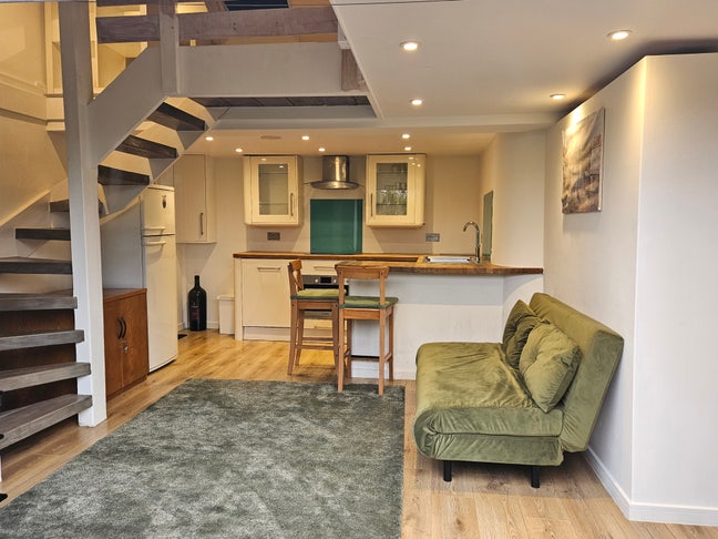 Need your own space?  Smart, private maisonette Main Photo