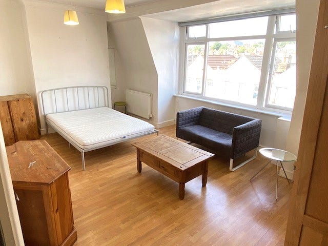 N4: big double room available - All Bills Included Main Photo