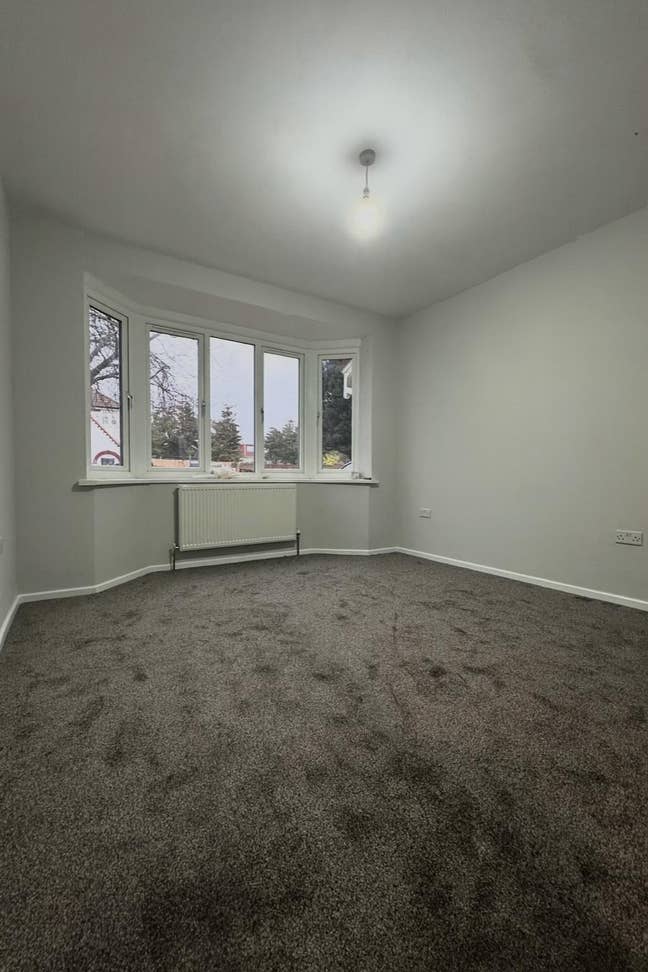  3-bedroom,  1-bathroom  semi-detached  home  TW4  Main Photo