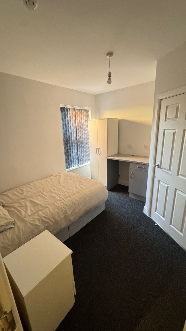 En-Suite Rooms Available in B27 Main Photo