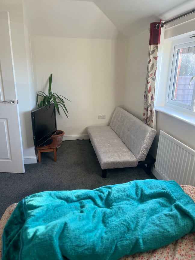 Spacious room to rent  Main Photo