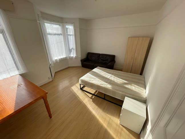 Nice room in the Heart of Leyton Main Photo