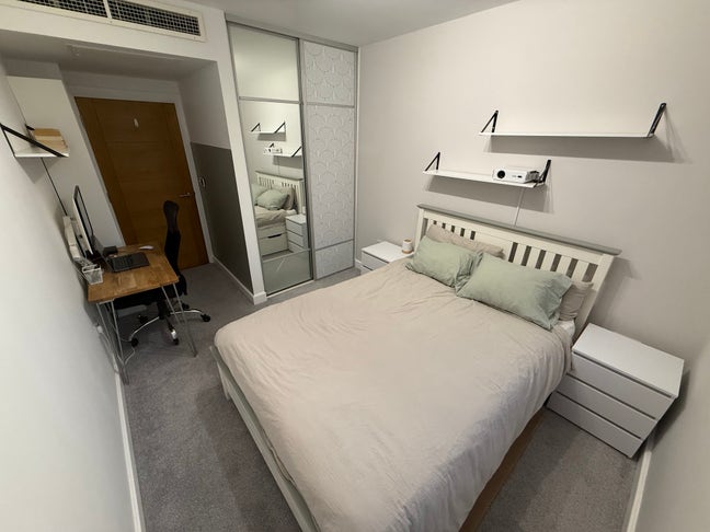 Beautiful and Spacious, Private Bathroom, Parking Main Photo