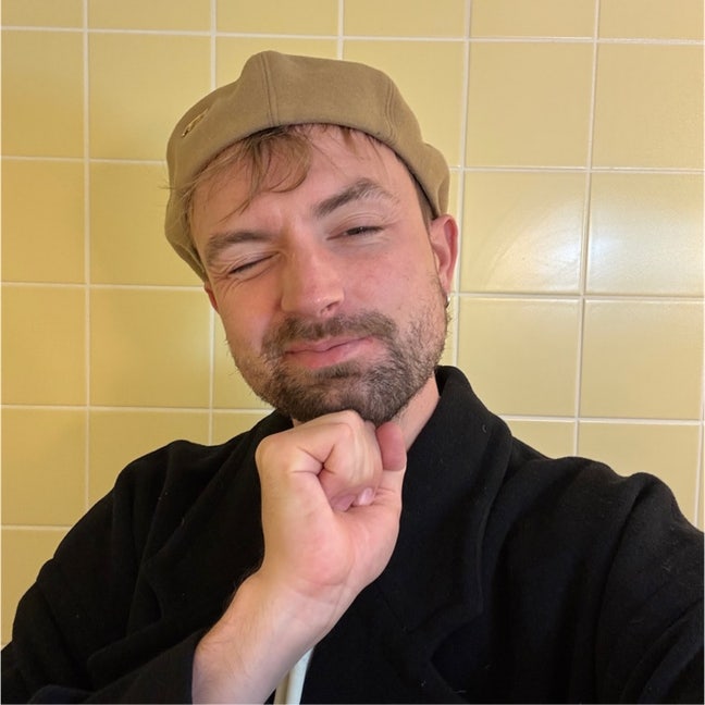 Queer  Creative Looking for a Friendly home  Main Photo