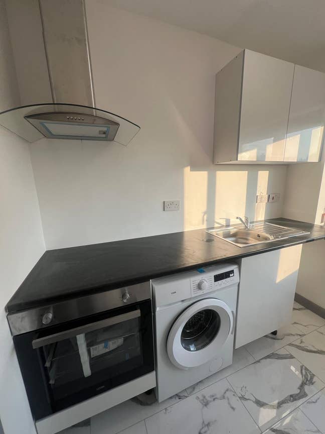 Ensuite Room  in  Slough SL1 Main Photo