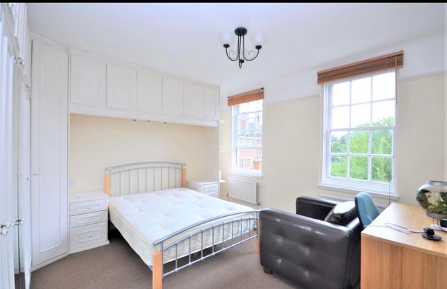 Master room in Acton Victoria building  Main Photo