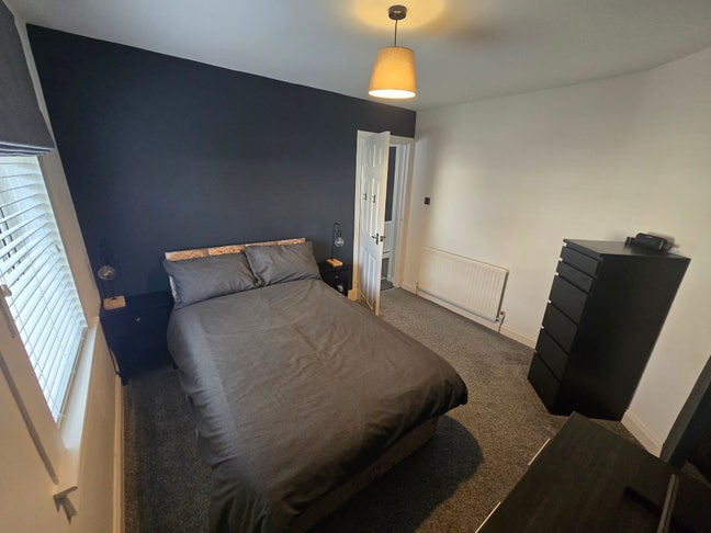 Modern Double Room in Quiet Home – Bills Included  Main Photo