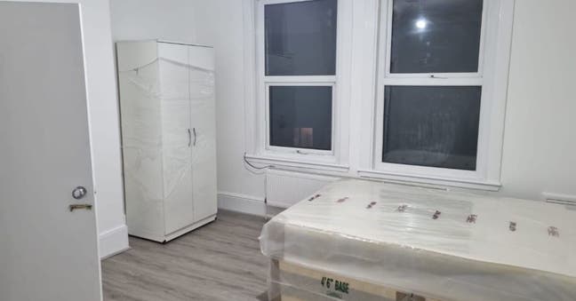 Studio Flat Leyton stone station in central London Main Photo