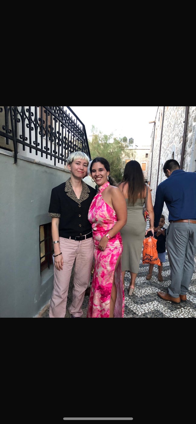 Kind professional looking for a home  Main Photo