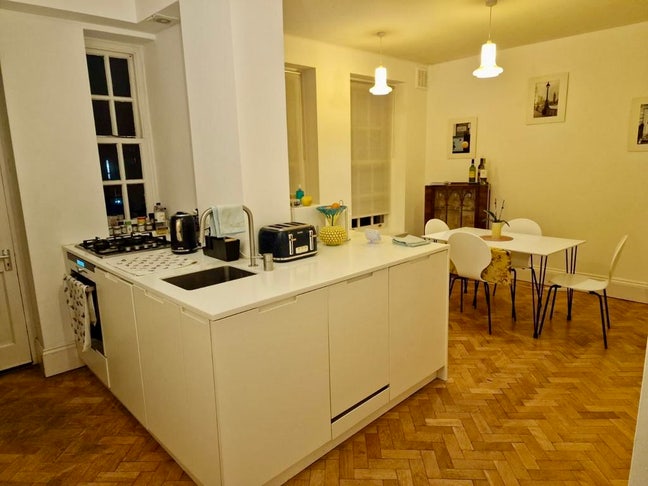 Bankside apartment, excellent location.  Main Photo