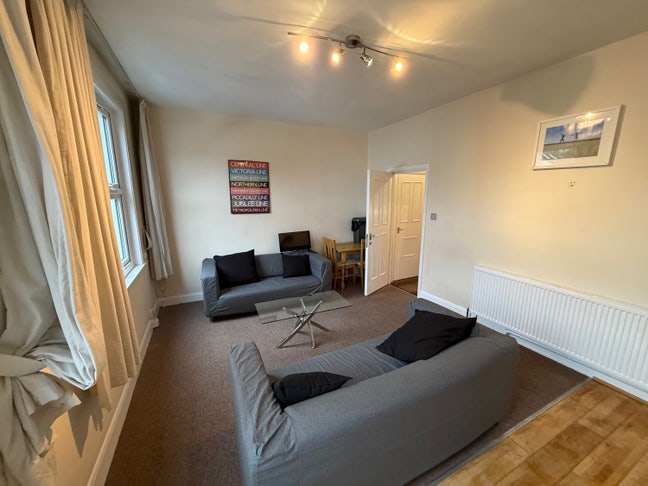 2 bed flat, 5 mins to Clapham Junction Main Photo
