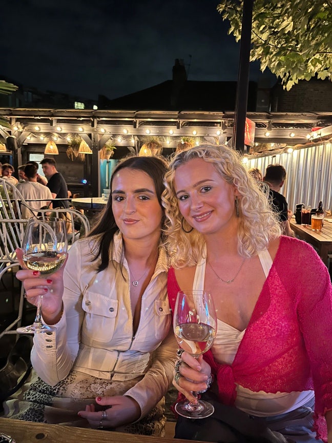 Looking for a sociable house with other girls Main Photo