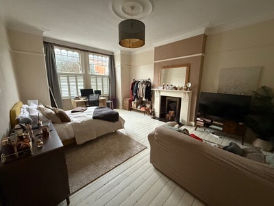 HUGE double room available in 3 bed garden flat Main Photo