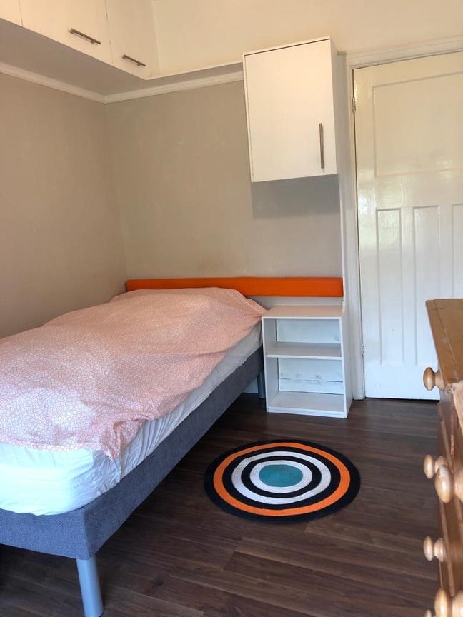 Bright Room in Greenford Main Photo