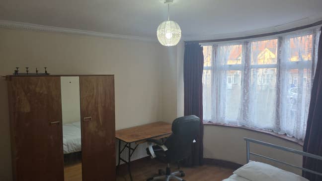 Bright and Large Double Room-Available Immediately Main Photo