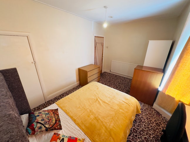 Double bed room available for single and couple  Main Photo