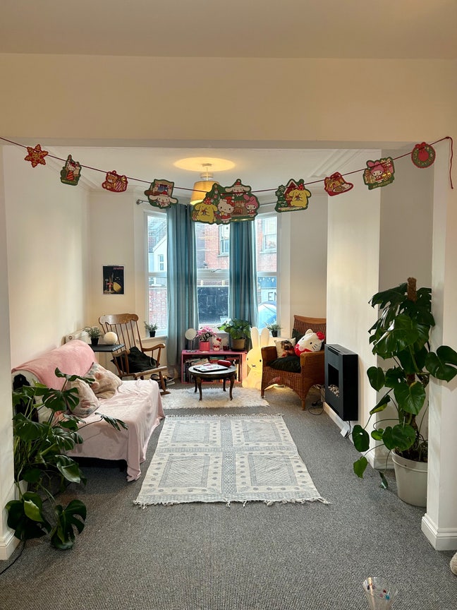 Double bedroom available in a 3 bed house  Main Photo