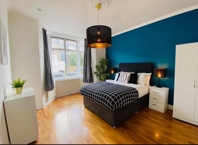 Extra large double and double room available now Main Photo