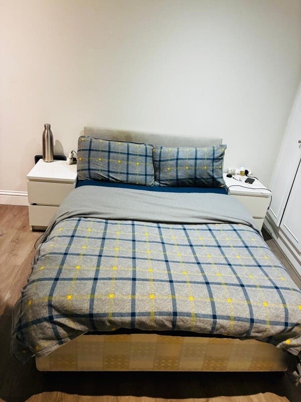 Double Ensuite in poplar  Main Photo