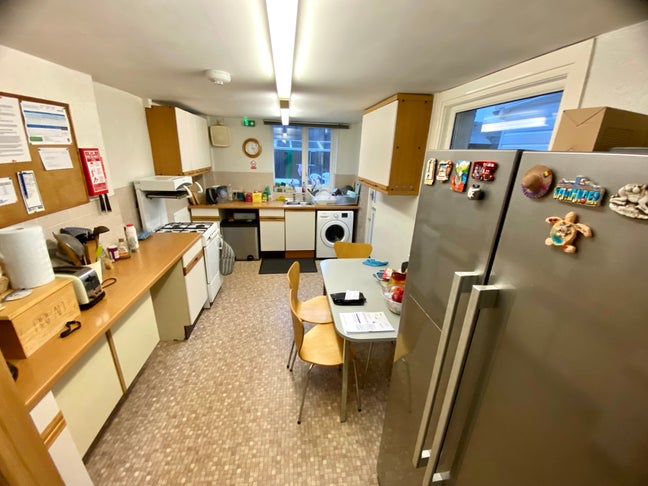 Zone2 Lewisham Station 7 minutes £135pw Main Photo