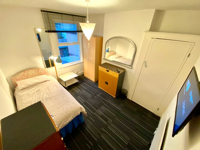 Zone2 Lewisham Station 7 minutes £160pw Main Photo