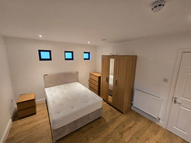 Large Double Room New House central Winchester Main Photo