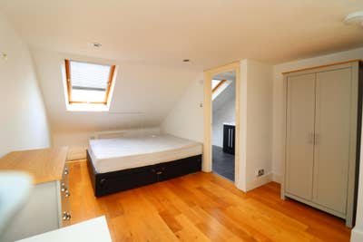 Luxury House with Garden! Close to Elizabeth Line Main Photo