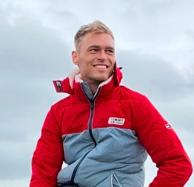 Friendly professional looking for modern flat Main Photo