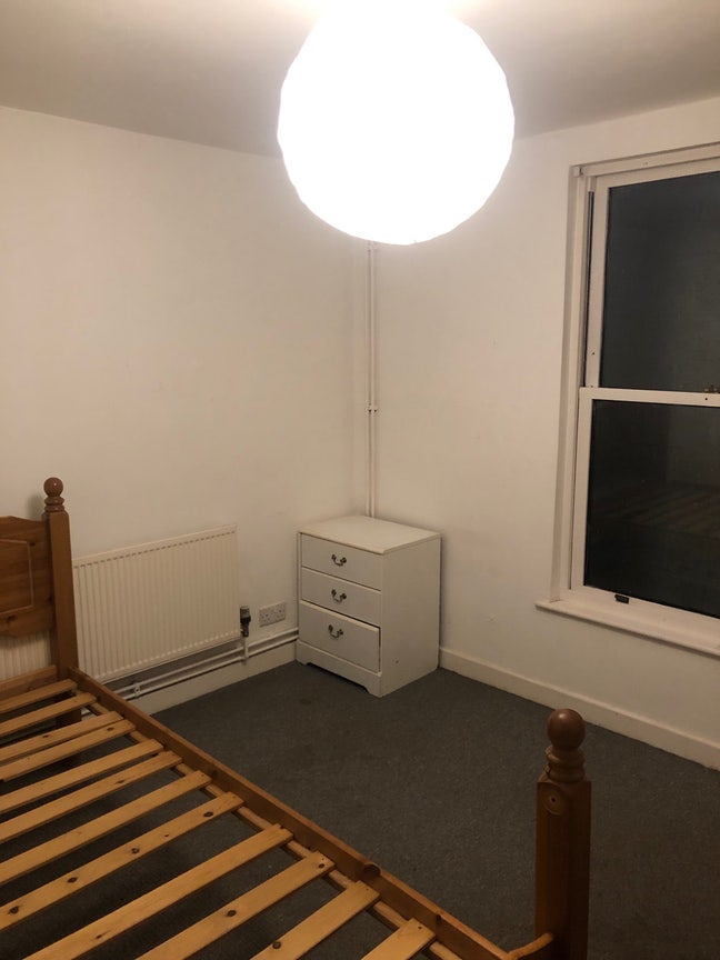 8 bedroom house with small garden  Main Photo