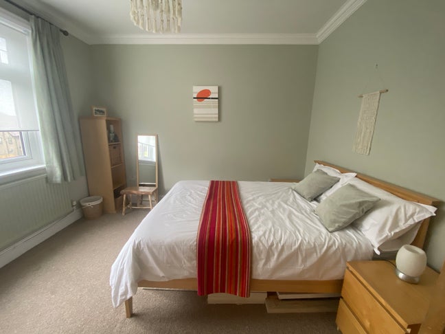 Spacious room, lovely house, great location Main Photo