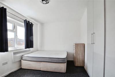 3 Bedroom House to Let – Uxbridge UB8 3TB - £2500 Main Photo