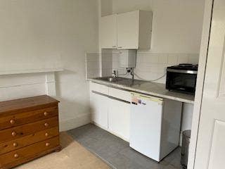 Single Bedsit Main Photo